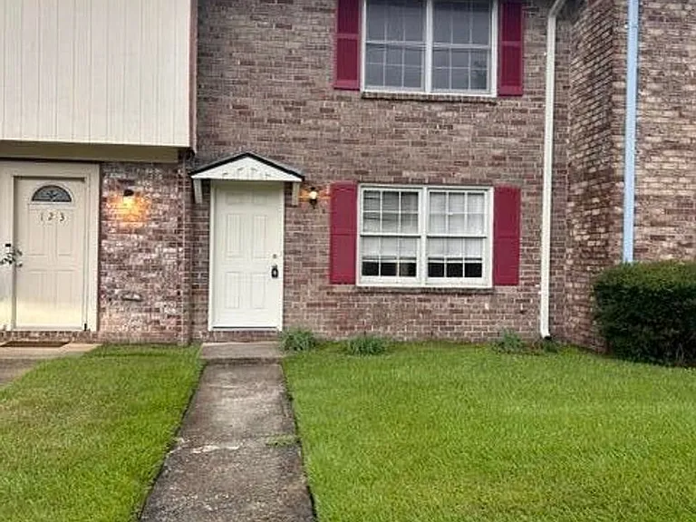 125 Brush Blvd — Photo 1