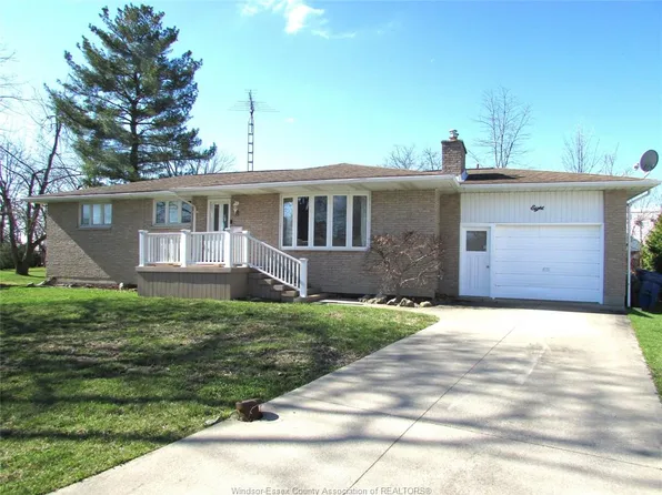 8 Frances Ct, Essex, ON N8M 2V5