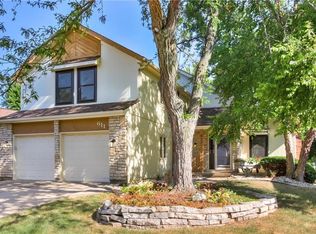 611 NE Burning Tree St, Lees Summit, MO 64064