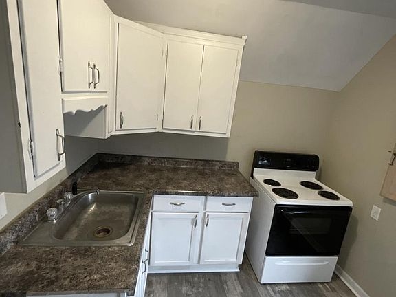 4th image of 3239 Central Ave #C