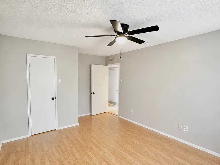 1409 Glacier Dr — Photo 9