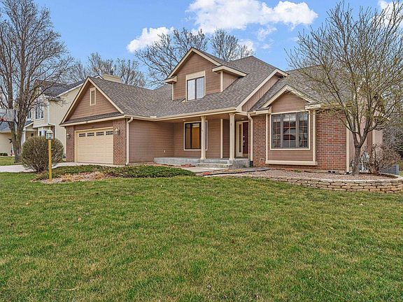 2nd image of 3210 SW Mowbray Rd