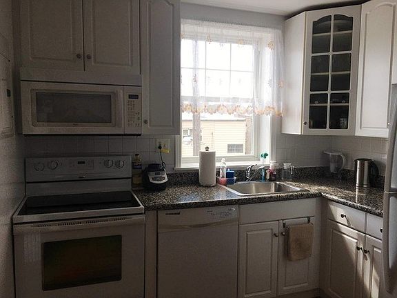 3rd image of 2427 W Farragut Ave APT 2A