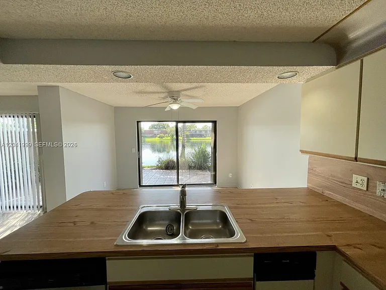 11894 SW 12th Pl #11894 — Photo 10