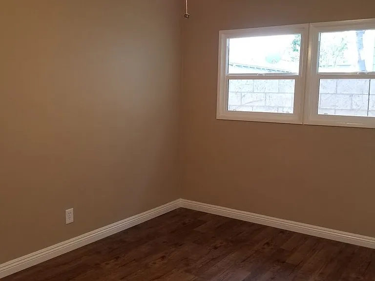 320-322 N Olive St — Photo 5