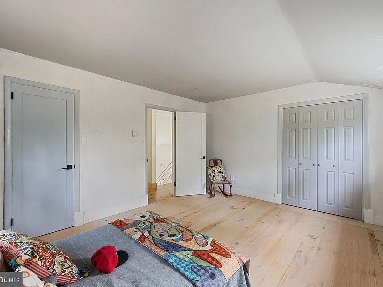 601 Cathcart Rd — Photo 13