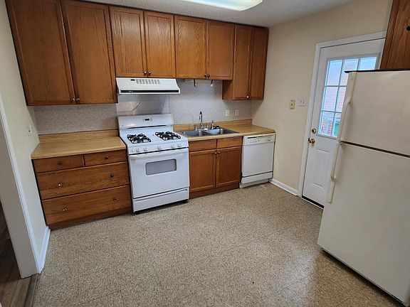 Kitchen / dining area incl. gas stove, oven; dishwasher and refrigerator