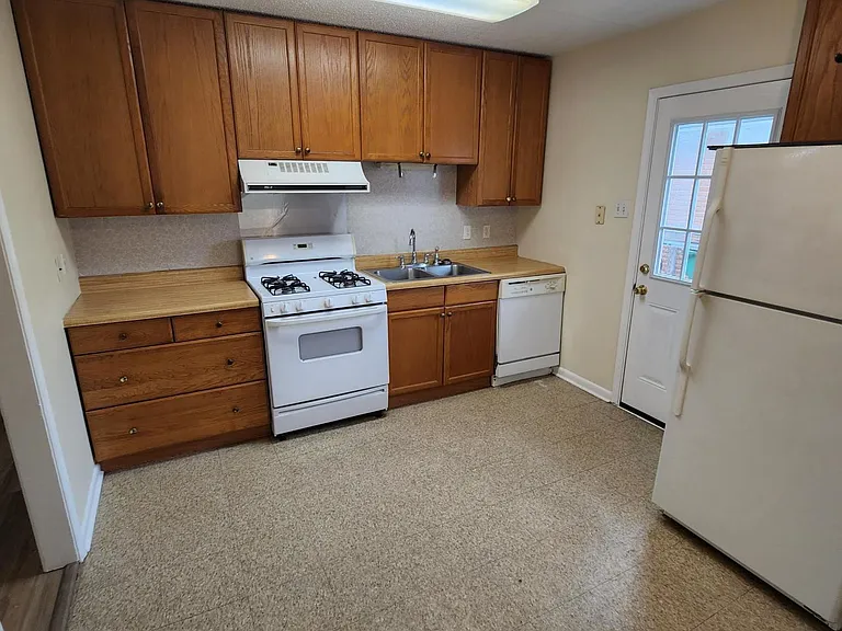 Kitchen / dining area incl. gas stove, oven; dishwasher and refrigerator