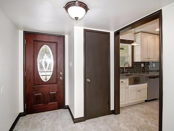 4th image of 6141 Parkoaks Dr