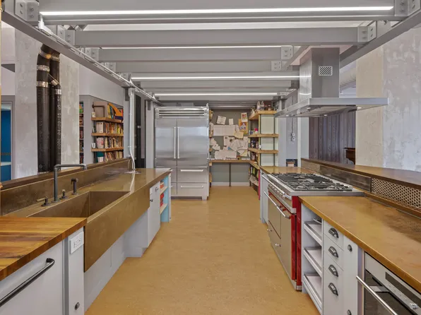 257 West 17th Street image 4 of 15