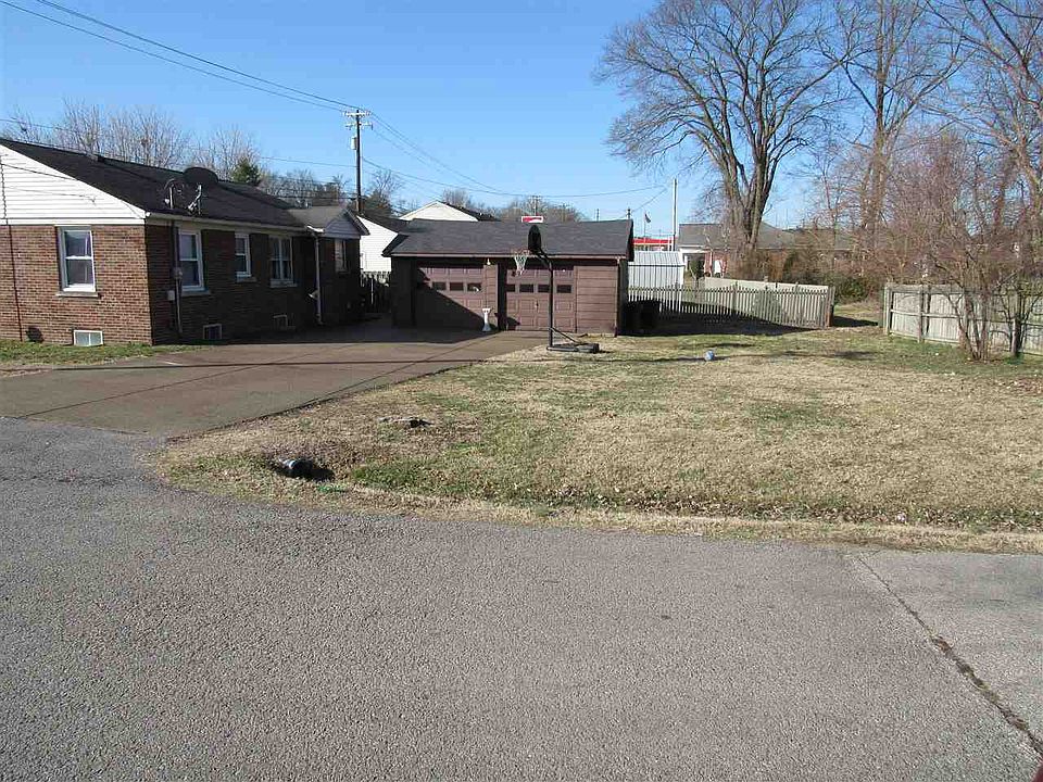 2nd image of 948 Manor Dr