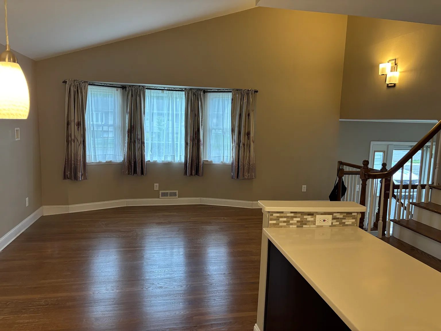 3 bed, 1564 sqft, $3,480 — Photo 2