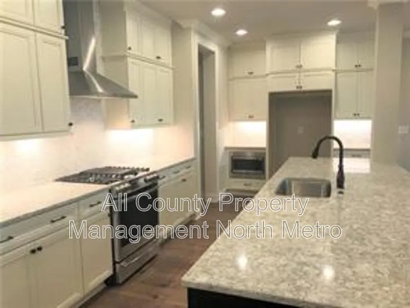 Cresslyn — Photo 1