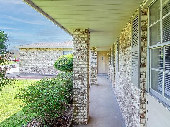 3rd image of 1817 Madewood Rd