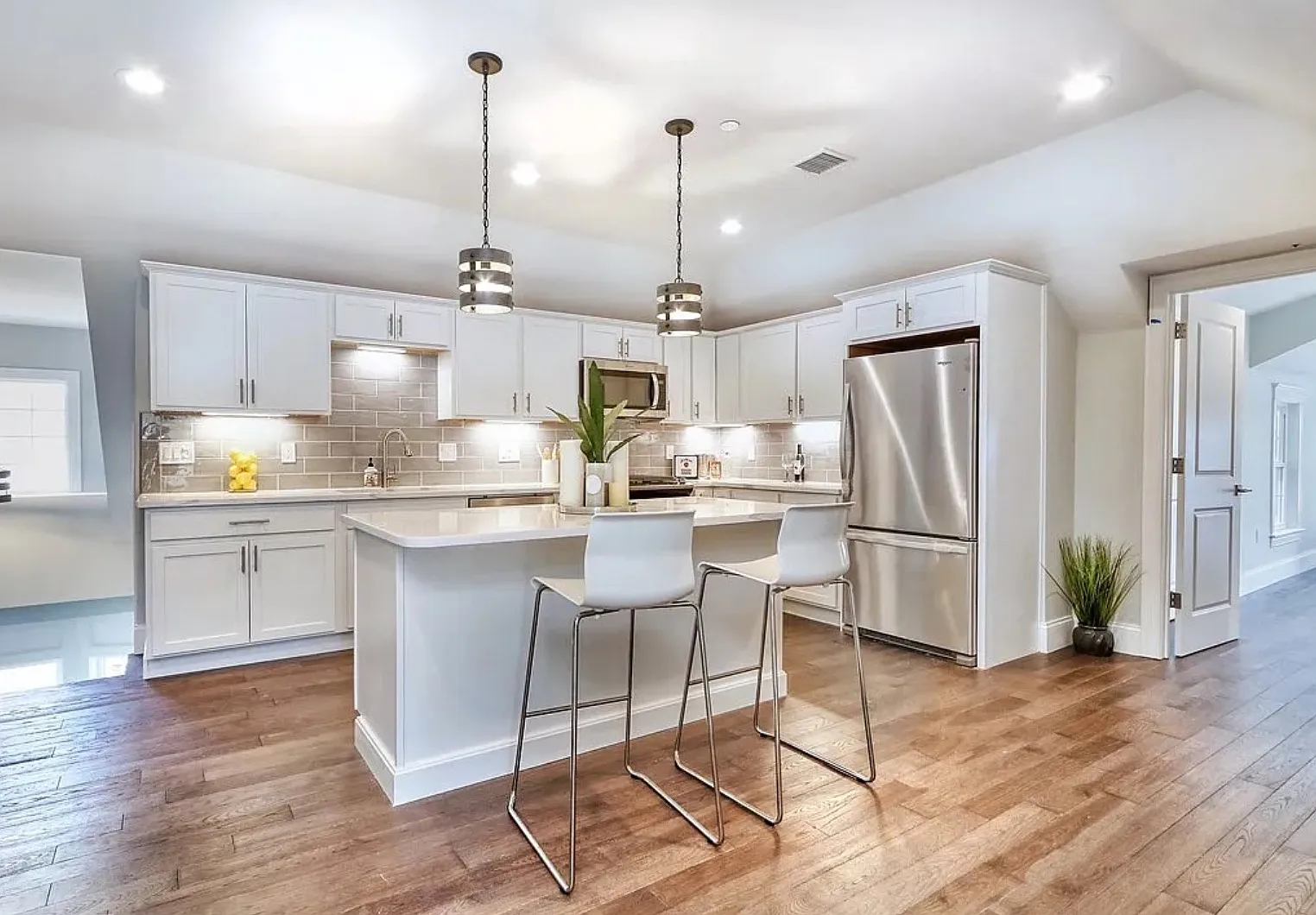 2 bed, 2.5 bath, 1252 sqft, $3,500 — Photo 2