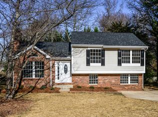 8105 Chestnut Ridge Dr, Charlotte, NC 28215