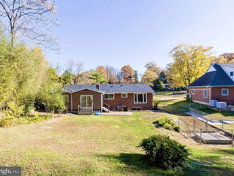 6014 Leewood Dr — Photo 10