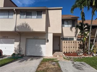 8214 NW 8th St, Plantation, FL 33324