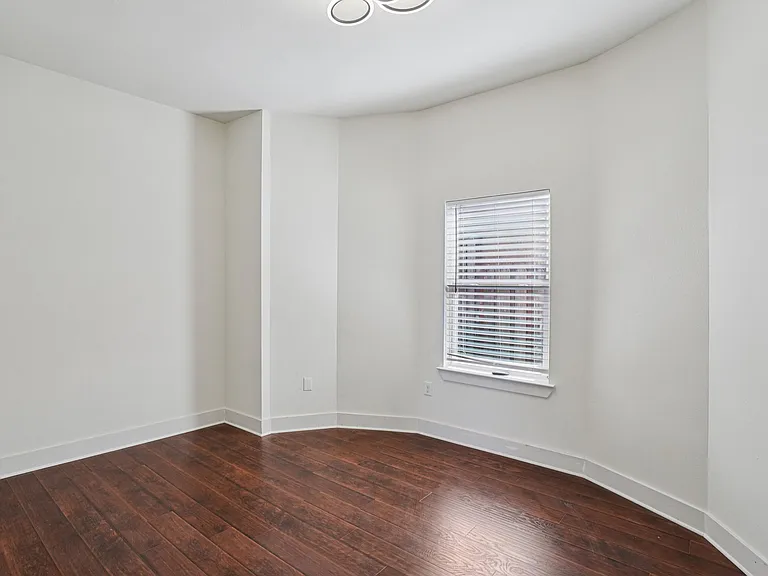 422 N Marlborough Ave — Photo 42