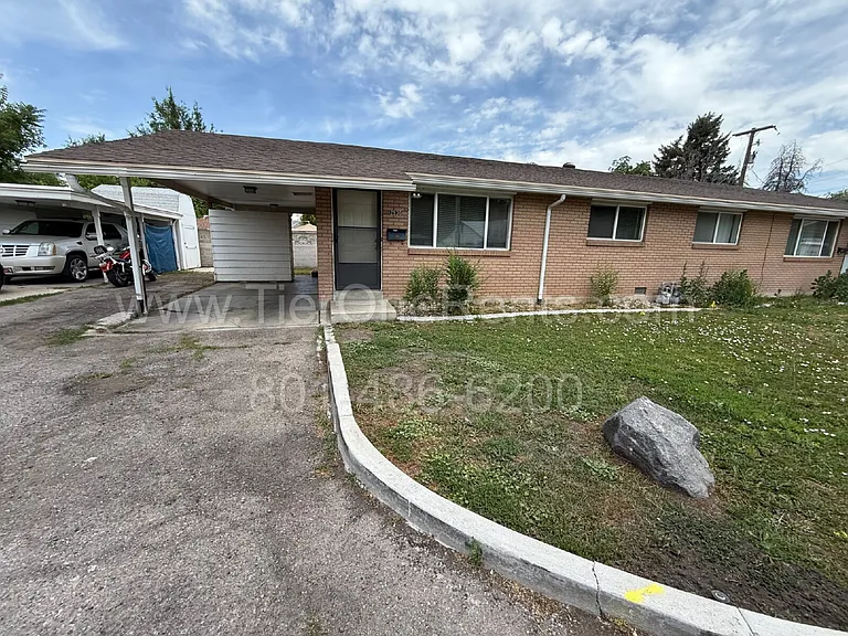 2936 S Adams St — Photo 1