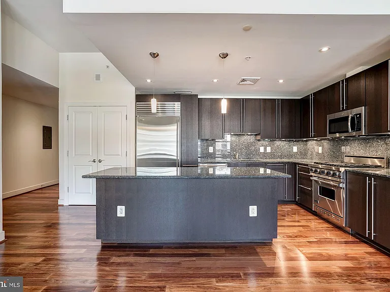 2425 L St NW #736 — Photo 8