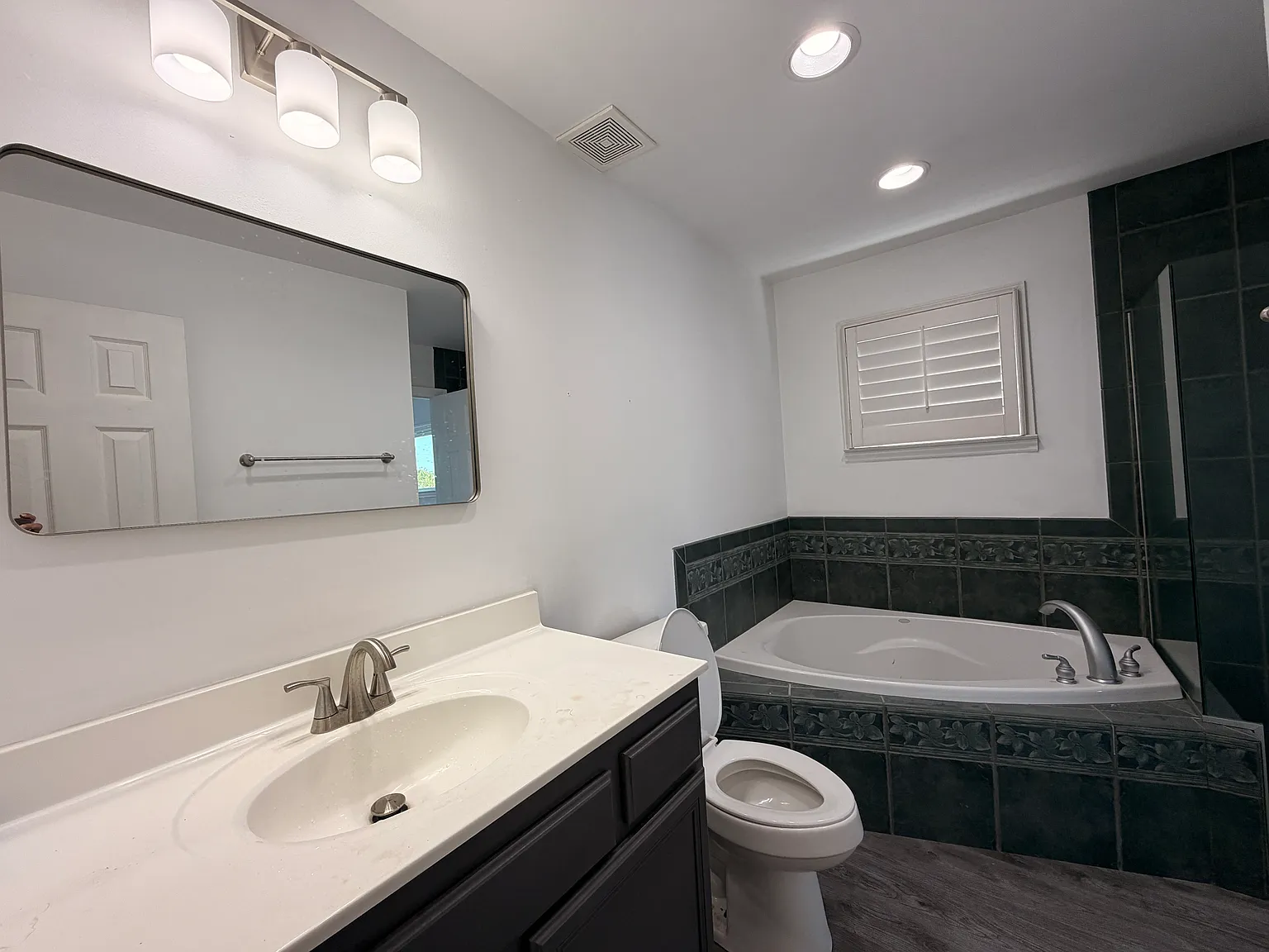 3 bed, 1317 sqft, $1,975 — Photo 4
