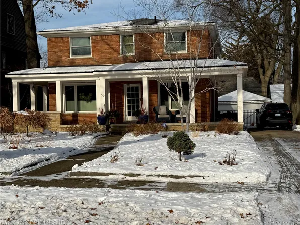 52 Cambridge Blvd, Pleasant Ridge, MI 48069