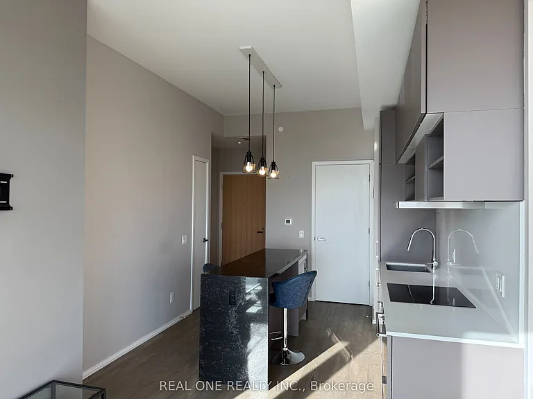 5 Soudan Ave #1619 — Photo 6