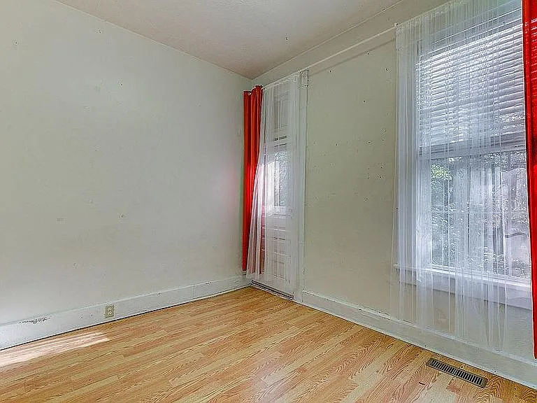 208 N Beech St — Photo 7