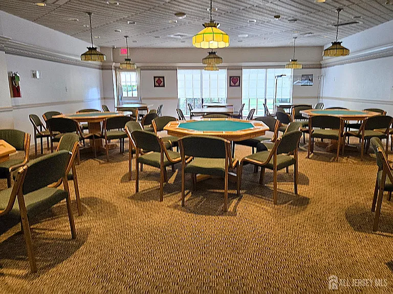 8 Glastonbury Dr — Photo 33