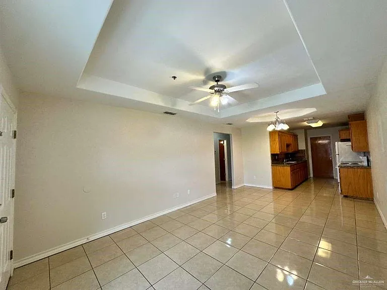 1109 W Eisenhower St #5 — Photo 4