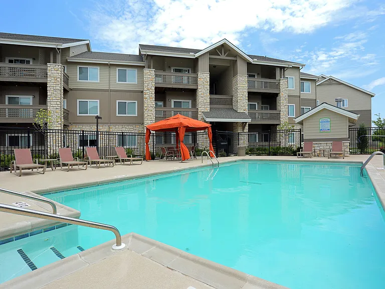 Chisholm Lake Apartments — Photo 9