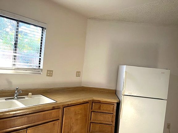 2nd image of 1291 Murray Ave APT 6