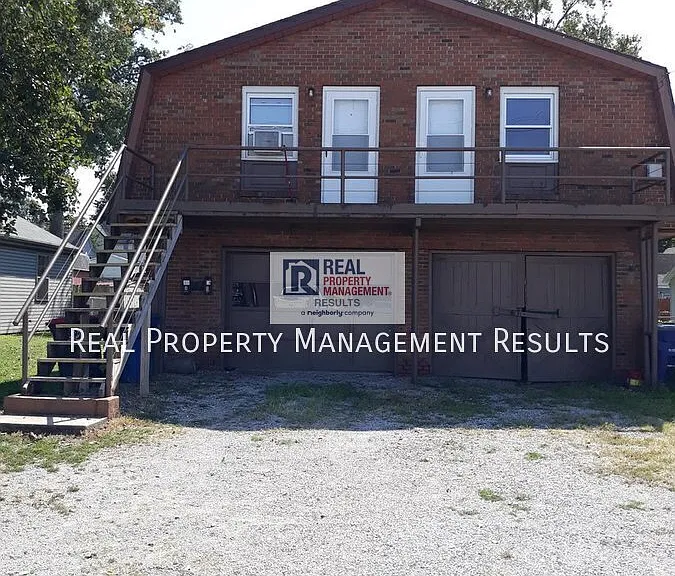 209 E Division St #B — Photo 1