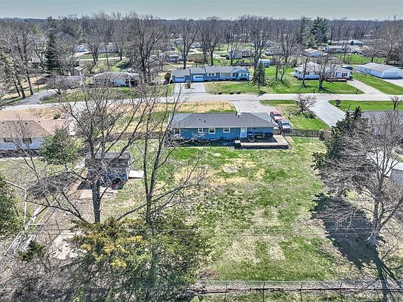 5th image of 4 Illini Dr