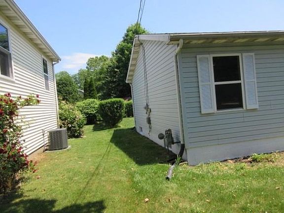 3rd image of 909 Juniper Dr