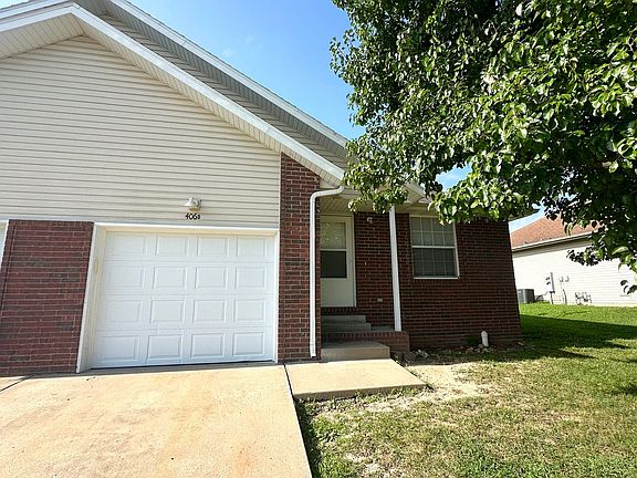 2nd image of 406 W Pawnee Ln #B