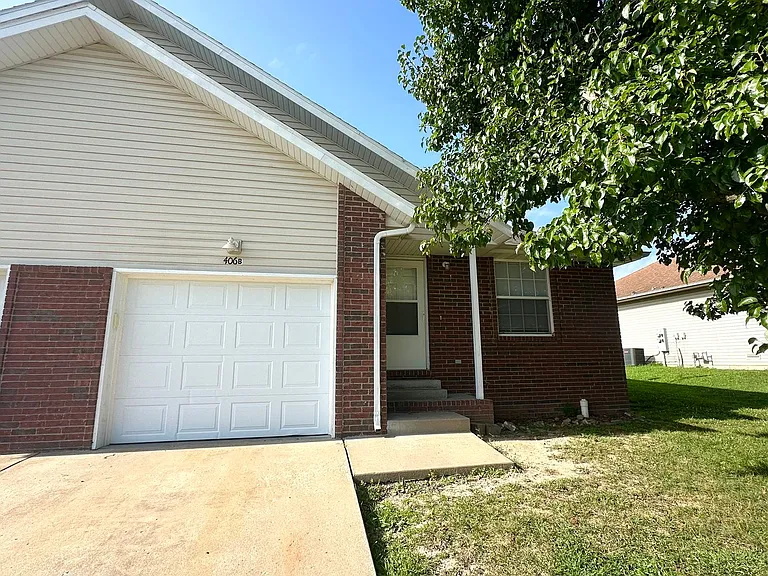 406 W Pawnee Ln — Photo 2