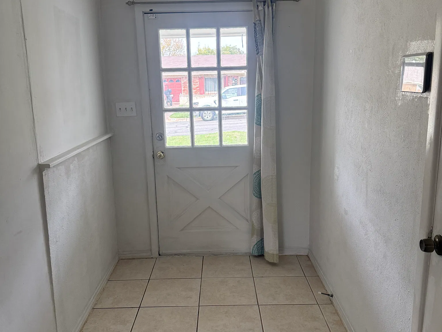 4 bed, 1689 sqft, $2,500 — Photo 2