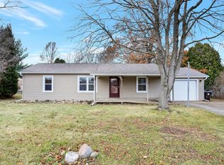 1203 Robin Rd, Mahomet, IL 61853