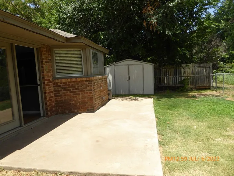 2315 NE Village Dr — Photo 14