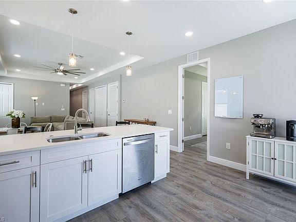 5th image of 10150 Carolina ST