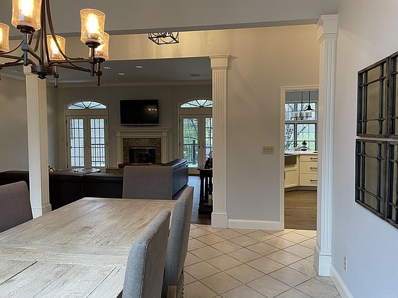4th image of 201 N Pineridge Ct