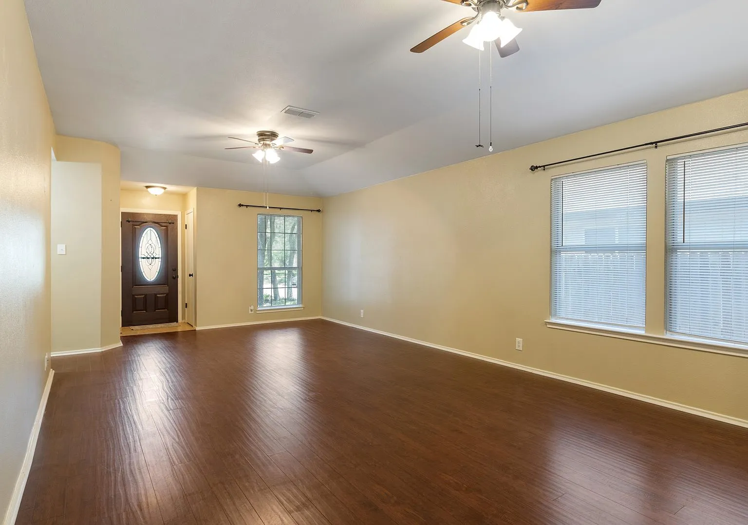 3 bed, 1367 sqft, $1,895 — Photo 4
