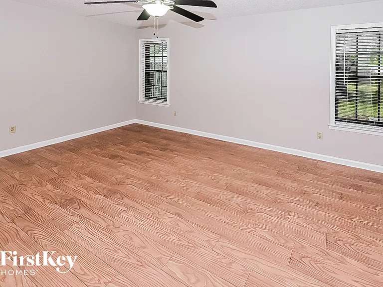 7066 Scepter Dr — Photo 9