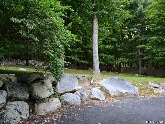 5th image of 18 Deerpath Dr