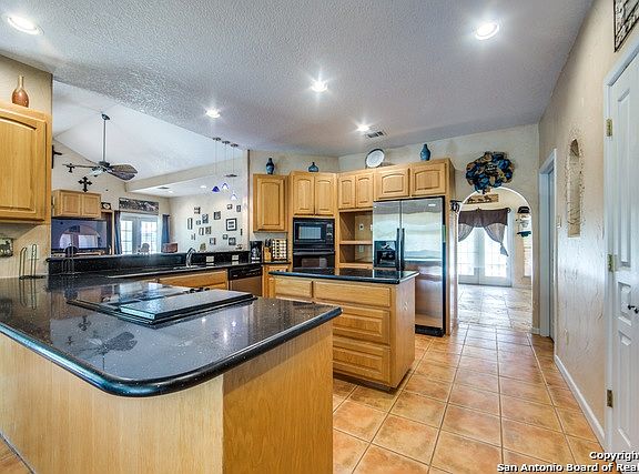 3rd image of 161 Oak Fields Dr