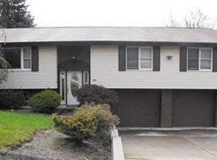 302 Oakwood Dr, Monroeville, PA 15146