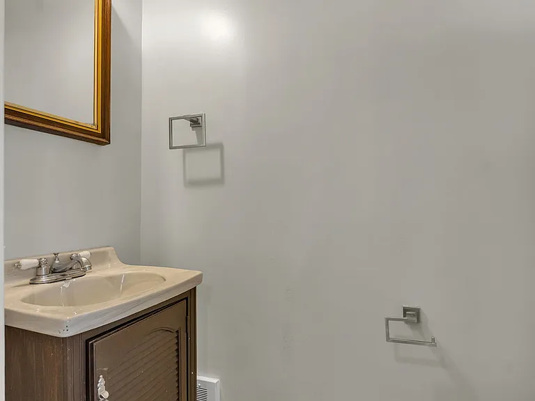 26800 Van Buren Rd — Photo 17