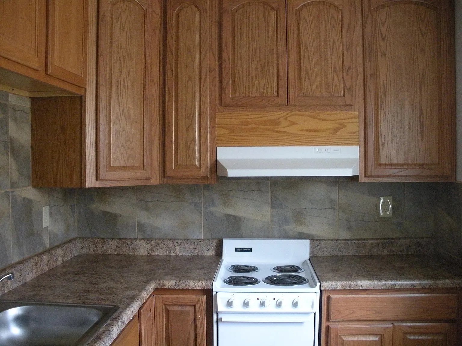 3 bed, 1125 sqft, $2,625 — Photo 2